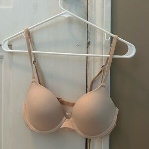 victoria’s secret/pink nude underwire bra 32C